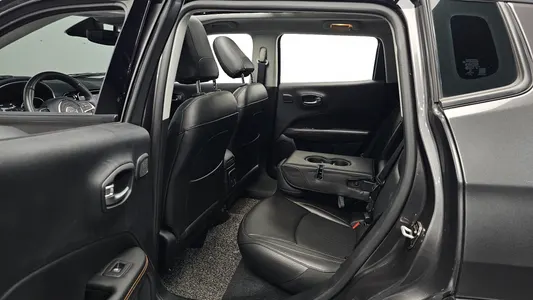 Jeep 2 2.4 AWD 2019 12
