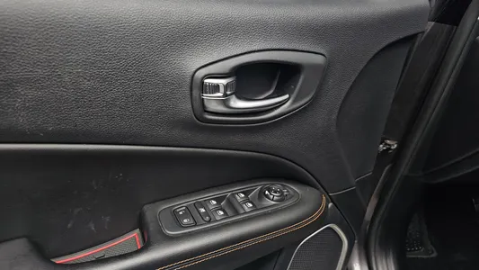 Jeep 2 2.4 AWD 2019 32