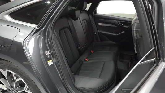 Audi A6 (C9) 40 TDI S Line 2026 12