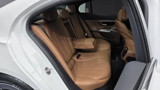 Mercedes-Benz E-Class W214 E300 4MATIC AMG Line 2026 11
