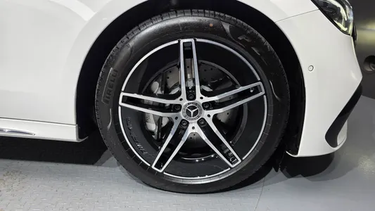Mercedes-Benz E-Class W214 E300 4MATIC AMG Line 2026 21
