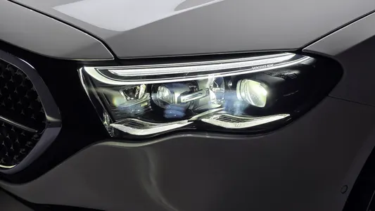 Mercedes-Benz E-Class W214 E300 4MATIC AMG Line 2026 22