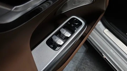 Mercedes-Benz E-Class W214 E300 4MATIC AMG Line 2026 28