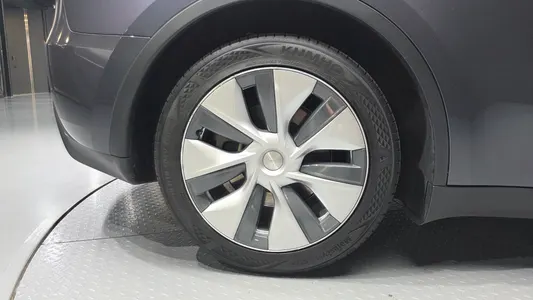 Tesla Y RWD 2023 5
