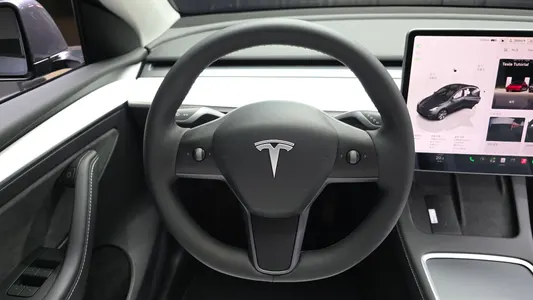 Tesla Y RWD 2023 13