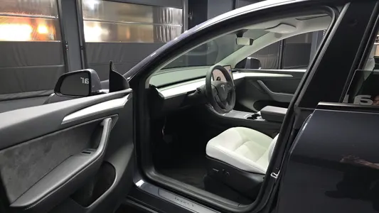 Tesla Y RWD 2023 10
