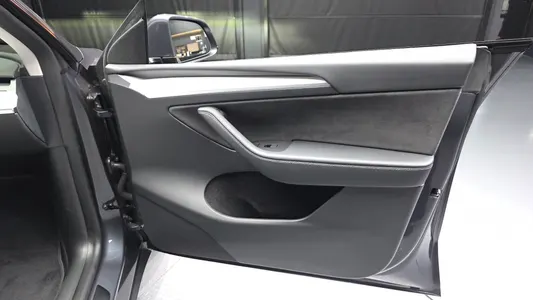 Tesla Y RWD 2023 24