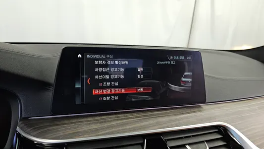 BMW 5 Series (G30) 520d xDrive M 2017 16