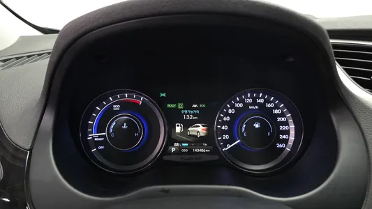 Hyundai HG 2014 8