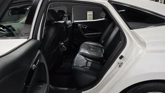 Hyundai HG 2014 12