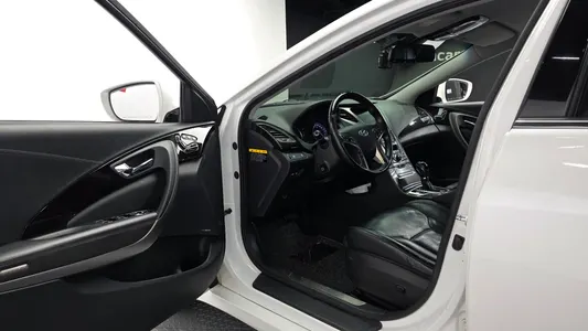 Hyundai HG 2014 10