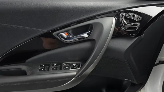 Hyundai HG 2014 19
