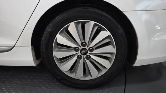 Hyundai HG 2014 21