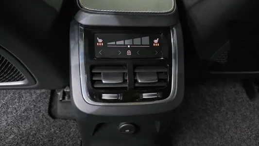Volvo XC90 2 T8 R- 2020 16