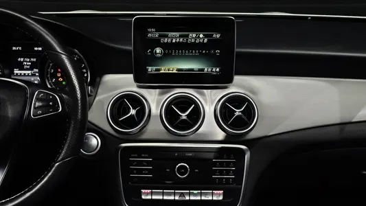 Mercedes-Benz GLA-Class X156 GLA220 2018 14