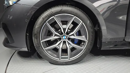 BMW 5 Series (G60) 520i M 2025 5