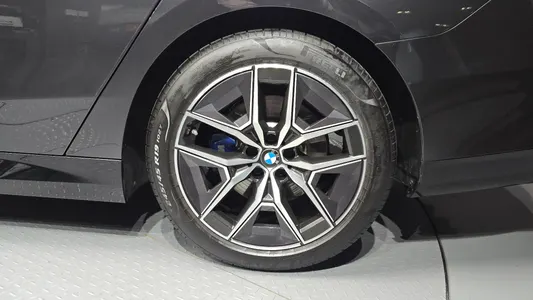 BMW 5 Series (G60) 520i M 2025 21