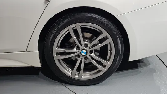 BMW 3 Series (F30) 320i M 2018 21
