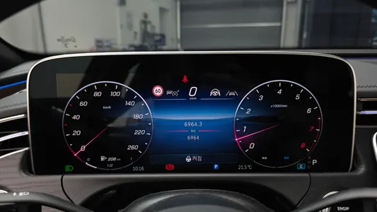 Mercedes-Benz E-Class W214 E200 AMG Line 2026 8