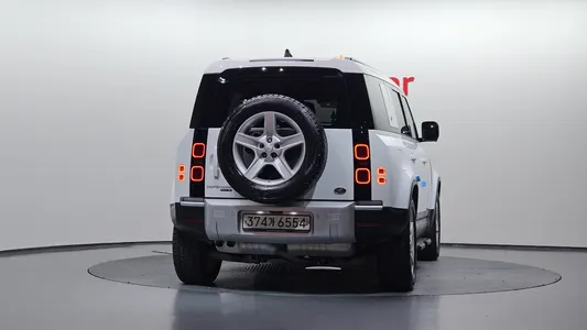 Land Rover (L663) 110 D240 SE 2020 4