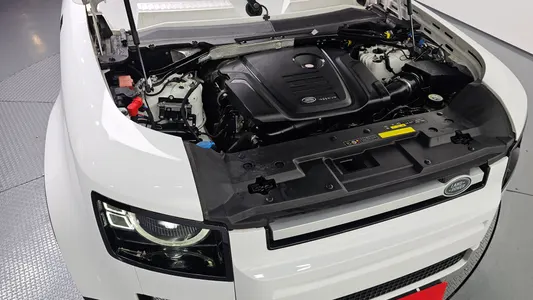 Land Rover (L663) 110 D240 SE 2020 6