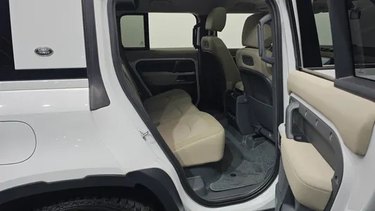 Land Rover (L663) 110 D240 SE 2020 11