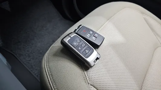 Land Rover (L663) 110 D240 SE 2020 15