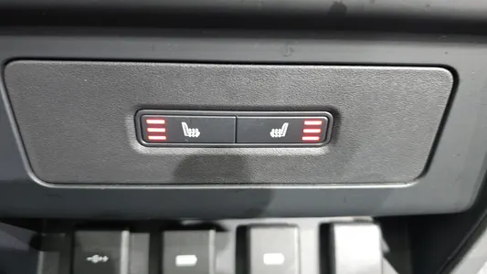 Land Rover (L663) 110 D240 SE 2020 17