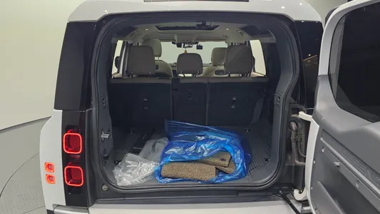 Land Rover (L663) 110 D240 SE 2020 18