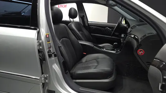 Mercedes-Benz E-Class W211 E320 2003 11