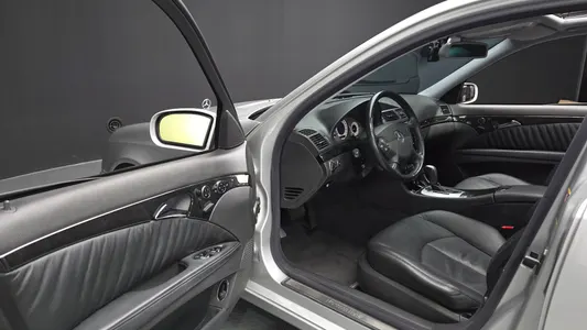 Mercedes-Benz E-Class W211 E320 2003 10