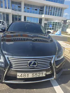 Lexus LS600hL 5 Ottoman 2014