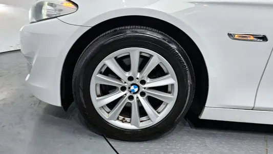 BMW 5 Series (F10) 520d 2011 5