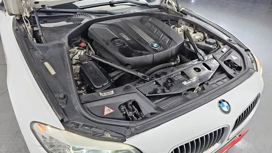 BMW 5 Series (F10) 520d 2011 6