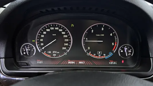 BMW 5 Series (F10) 520d 2011 8