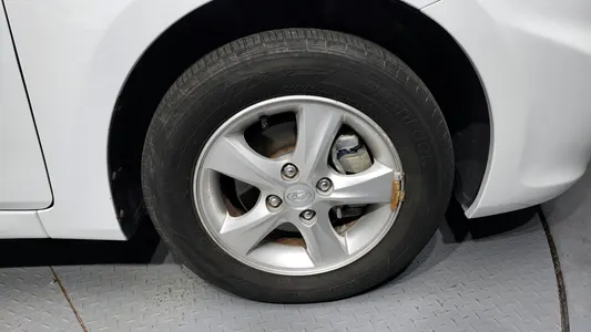 Hyundai () 1.4 VVT 2013 5