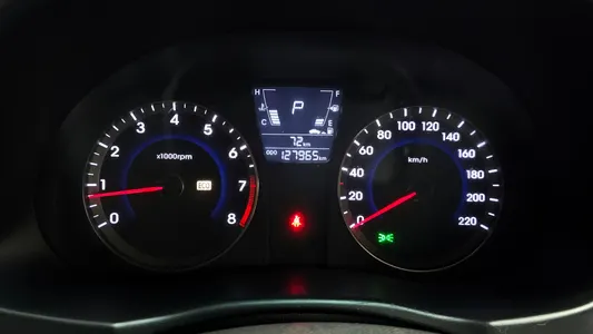 Hyundai () 1.4 VVT 2013 8