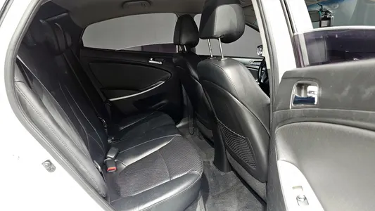Hyundai () 1.4 VVT 2013 11