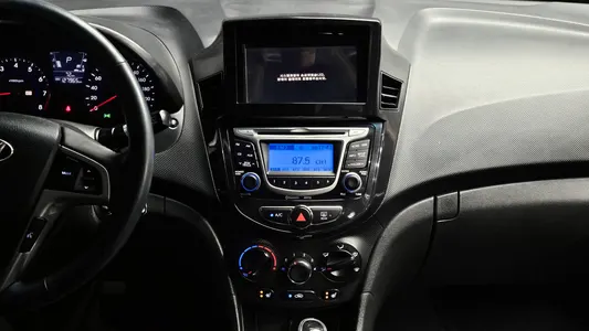 Hyundai () 1.4 VVT 2013 16