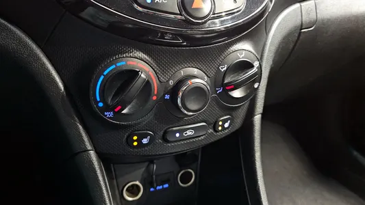 Hyundai () 1.4 VVT 2013 18