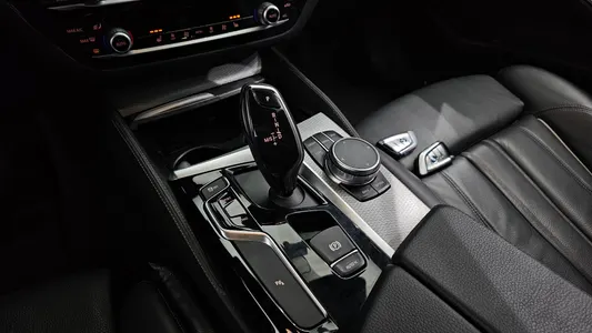 BMW 5 Series (G30) 520d M 2017 9