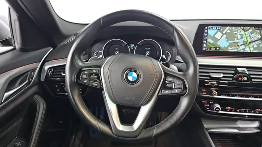 BMW 5 Series (G30) 520d M 2017 13