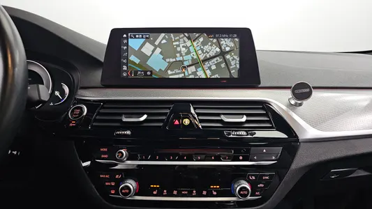 BMW 5 Series (G30) 520d M 2017 14
