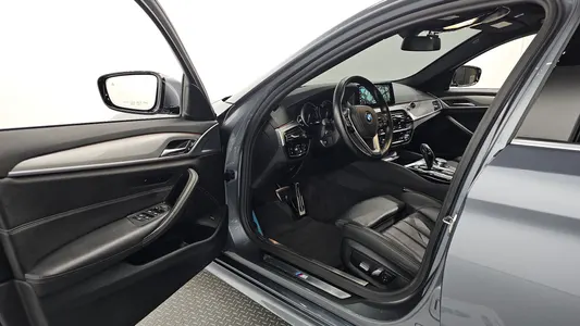 BMW 5 Series (G30) 520d M 2017 10