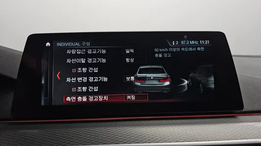BMW 5 Series (G30) 520d M 2017 16