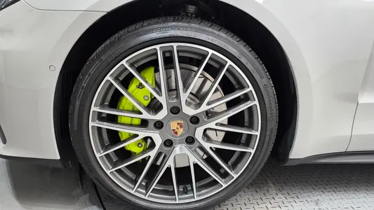 Porsche (976) 2.9 AWD E- 2024 5