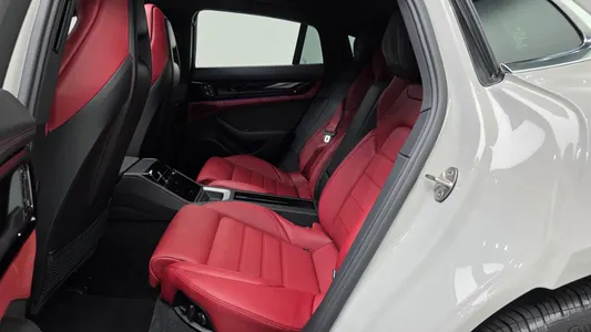Porsche (976) 2.9 AWD E- 2024 12