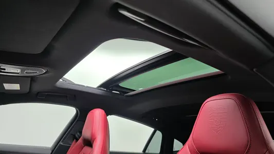 Porsche (976) 2.9 AWD E- 2024 19