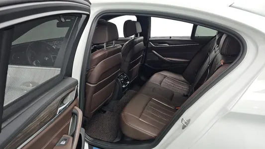 BMW 5 Series (G30) 530i M 2020 12