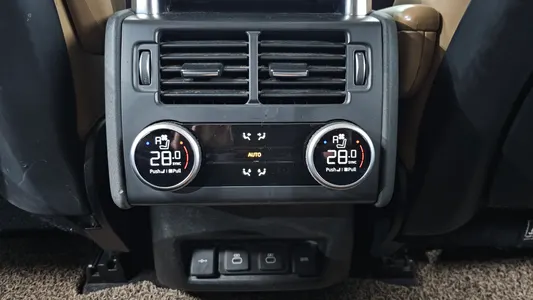 Land Rover 5 D300 HSE 2022 19